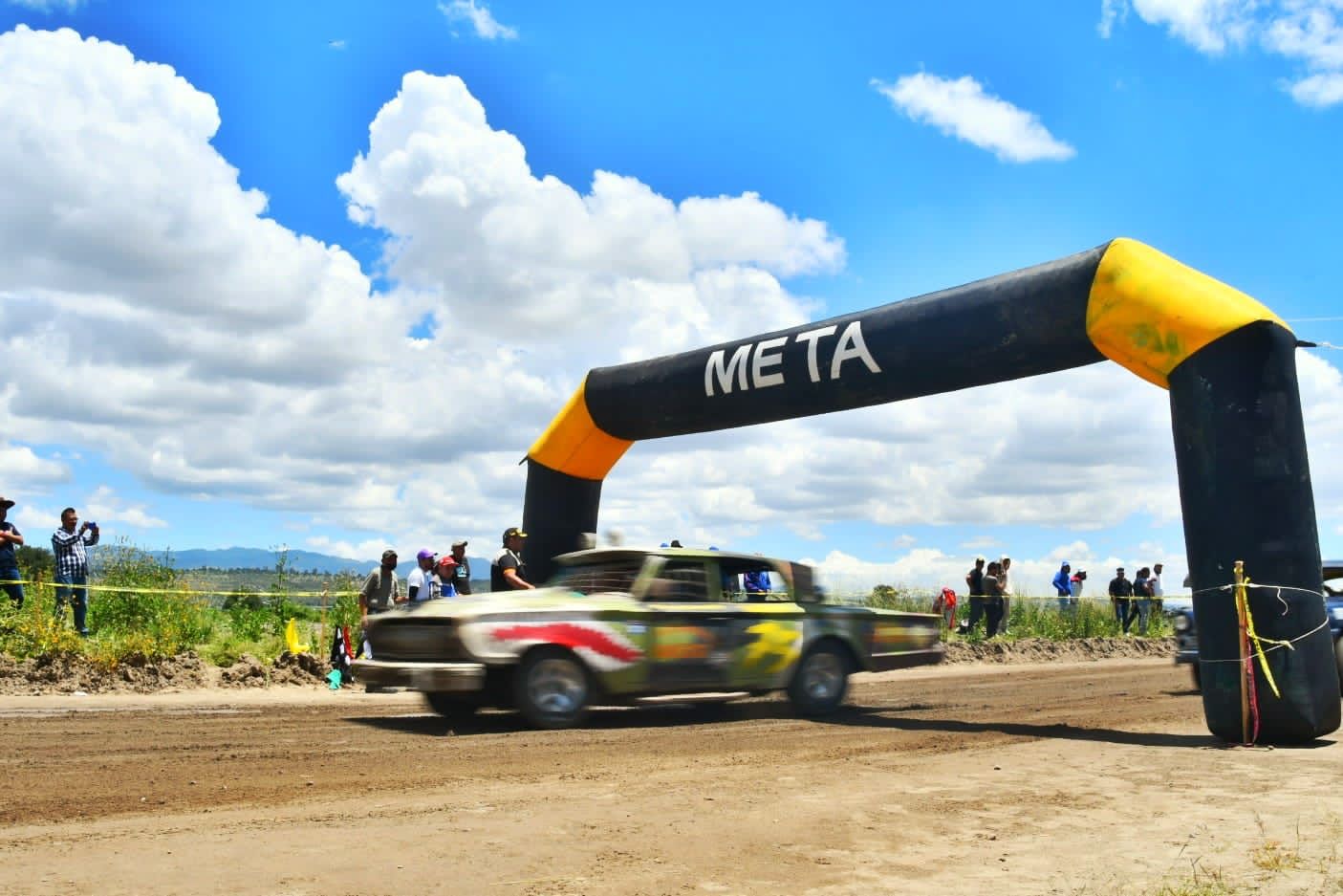 Rugen los motores en la edición 51 de la tradicional carrera de carcachas en Huamantla